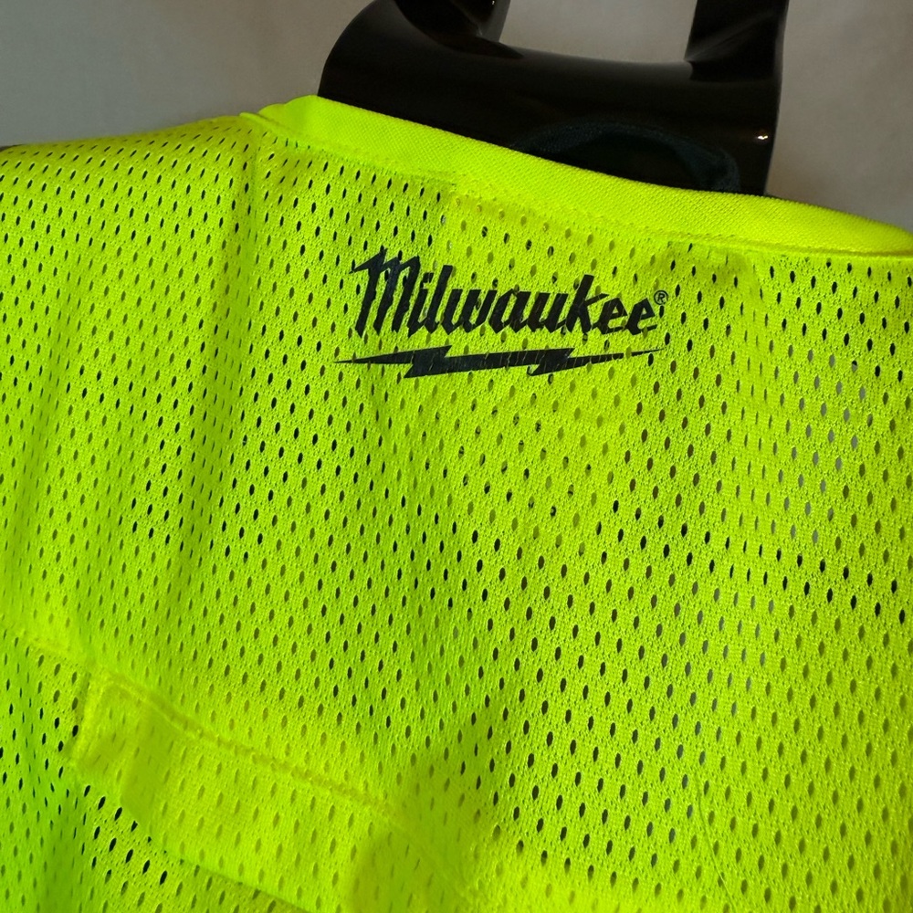 Milwaukee Class 2- Type R-‎ High Visibility Safety Vest 🦺 - Picture 7 of 7